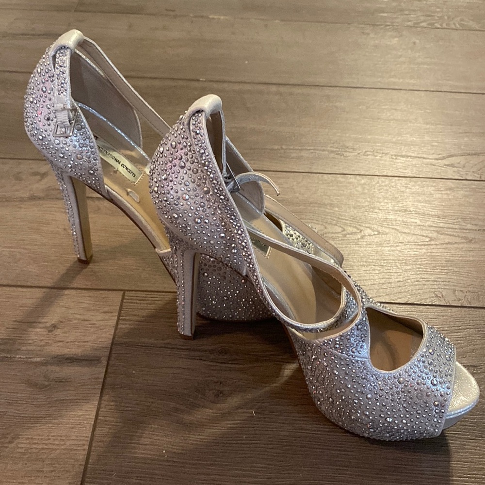 New… only worn around house(see bottom) silver with crystal beads. Sparkling